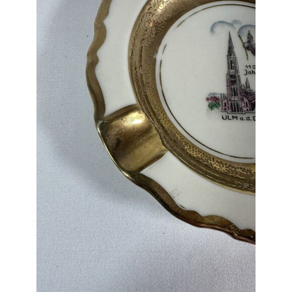 VINTAGE RARE- ASHTRAY - 3 3/4" ROUND - GOLD TRIM - Picture 3 of 6